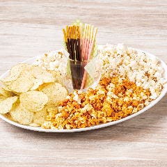 ポテトやスナックなどお酒によく合うおつまみメニューも多数！