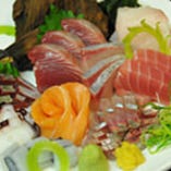 “海の幸もご用意”
お肉だけでなく新鮮なお刺身もございます。