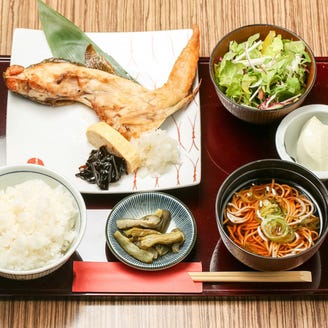 炭火 釜飯 月の家 成田駅前店 ランチメニュー ぐるなび