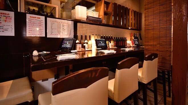 お酒が並べられた匠ダイニング 町田北口店の店内
