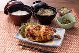 『北海道名物 新子焼和膳』…若鶏半身の旨味をしっとりと焼き上げました。