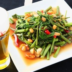 チベット小籠包や空芯菜まで 自慢のオリエンタル創作料理の数々