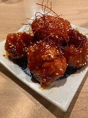 韓国料理といえばのヤンニョムチキン！！ 甘辛いソースに絡めて