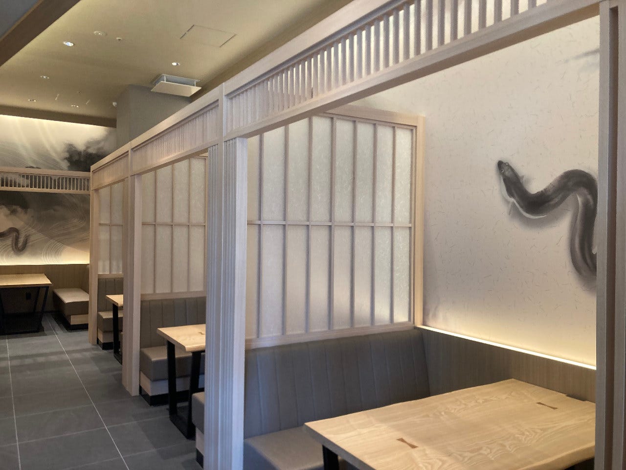 シックな雰囲気の半個室