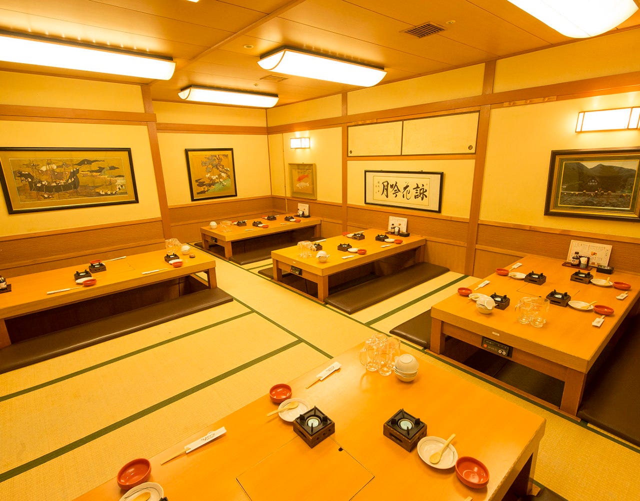 和の雰囲気漂う畳の店内