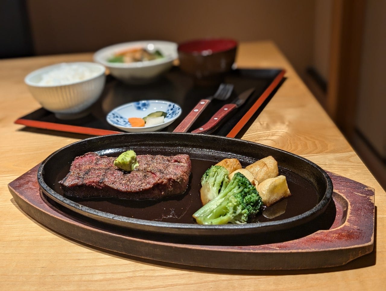 肉 料理 春 祺 廊