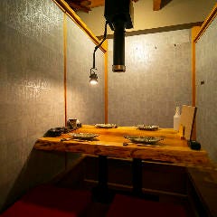 完全個室 炭火焼肉 ホルモンうしのかみ 北新地 居酒屋 ぐるなび