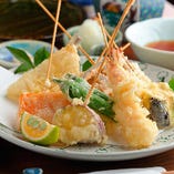 当店名物、串スタイルで愉しむ天ぷら『串天 7点盛り』をご賞味ください