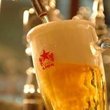 ライオンの生ビールは伝統の一度注ぎ!!自然な泡を作ります。徹底した温度管理・器具の洗浄が命!!