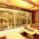 琉球畳の掘り炬燵で竹林を眺めながらゆったりとお過ごしください