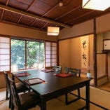 【2階テーブル座敷／2～10名様】高瀬川沿いの京情緒を感じられるお部屋
