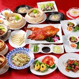 北京ダックや海老の食べ比べなど豪華なコースが人気！
