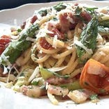 ☆アスパラガスとチェリートマトとパンチェッタのアーリオ・オーリオソースの太麺『スパゲットーニ』