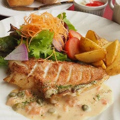 その日の魚料理がメインのセットも人気♪