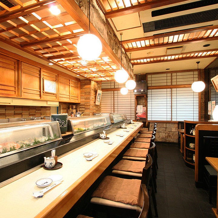 旬の活魚と季節の自家製料理を気軽に愉しめる寿司店です。