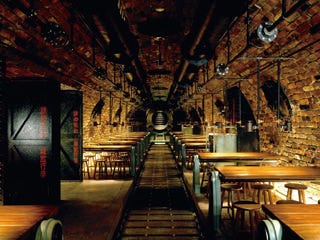 青龍門 横浜みなとみらい店の店内