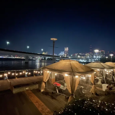 バーベキュー・ビアガーデン Latere Terrace 横浜/みなとみらい_夜景と楽しむBBQビアガーデン