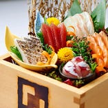 相模湾小田原産地魚と産直鮮魚、5種盛り合わせ、1280円（税抜）