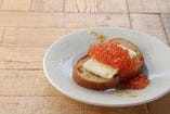 こぼれイクラ、発酵バターの揚げパン