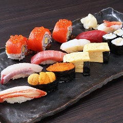 技を磨きに磨いた熟達の職人達が握る寿司をご堪能くだｄさい。
