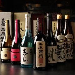 毎月、銘柄が変わる数量限定の日本酒。各地の銘酒と素敵な夜を。