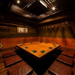 完全個室 つくよみ本店 博多駅筑紫口_大人が集う温かな照明に癒される個室