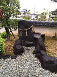 落ち着いた雰囲気の日本庭園がございます