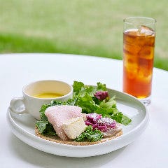 美しい庭園を眺めながらお食事をお楽しみいただけます