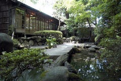 野趣あふれる日本庭園