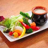 彩り野菜の盛り合わせ“バーニャカウダ”