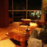 立川の夜景を臨むお座敷は３2名以上で貸しきりも可能！
また２０名以上で貸切可能なテーブル席もございます。