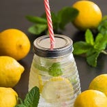 [女性人気高し]
国産レモンを使ったすりおろしレモンサワー