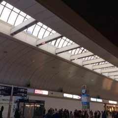 川崎駅改札を出て左に進みます。