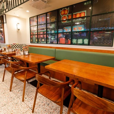 【本場香港料理】手作り点心 香港食通街 吉祥寺店_気軽に使えるテーブル席