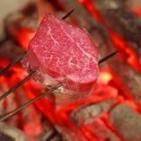 料理人が焼き上げる「炭火焼すてーき」。遠赤外線効果でお肉をふっくらお召し上がり頂けます