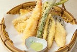 海鮮と旬野菜の天ぷら盛り合わせ