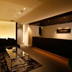【コンフォート カラオケ】 まるで高級ホテルのような受付