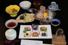鮮美膳です、毎朝仕入れる新鮮な刺身のお膳です。