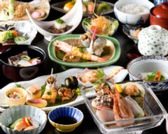 料理を一品ずつ出します、 料理は5,720円よりです