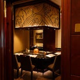 2階/会食やご接待に…瀟洒な雰囲気の完全個室（2～4名様×2室）