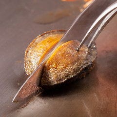 鉄板で香ばしいフォアグラ