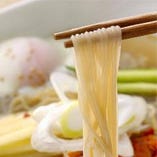 特製冷麺 + ビビンバ or 黒毛和牛そぼろ丼