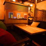 ソファ席でゆったりくつろげるデザイナーズ空間