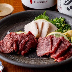 【馬刺し３種盛り】全部食べたい！にお応えした盛り合わせ。