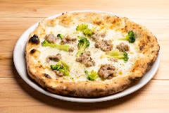 素材からイタリア産にこだわったナポリピッツァ