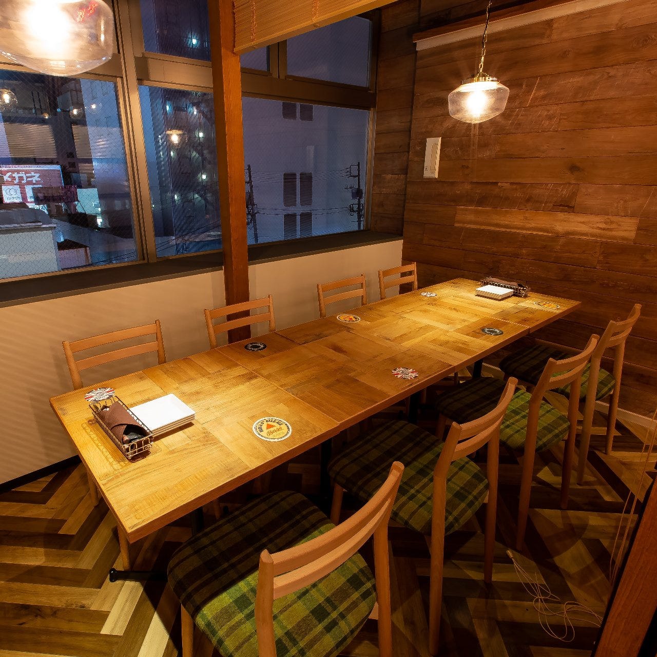 ブラウンを基調とした、横浜キッチンの内装