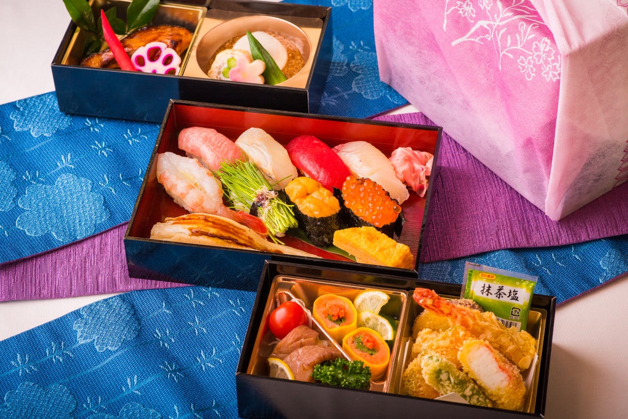 菊寿司の彩り豊な折詰弁当
