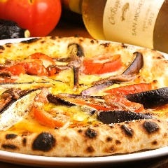 いろいろキノコとサラミのピッツァ