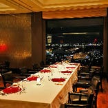 ホテル最上階ならではの特別な空間は、大切なゲストを迎える接待や会食、お顔合わせなどの慶事にもぴったりです。