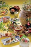 旬の味覚を贅沢に盛り込んだ『粟田口』／7月のお献立